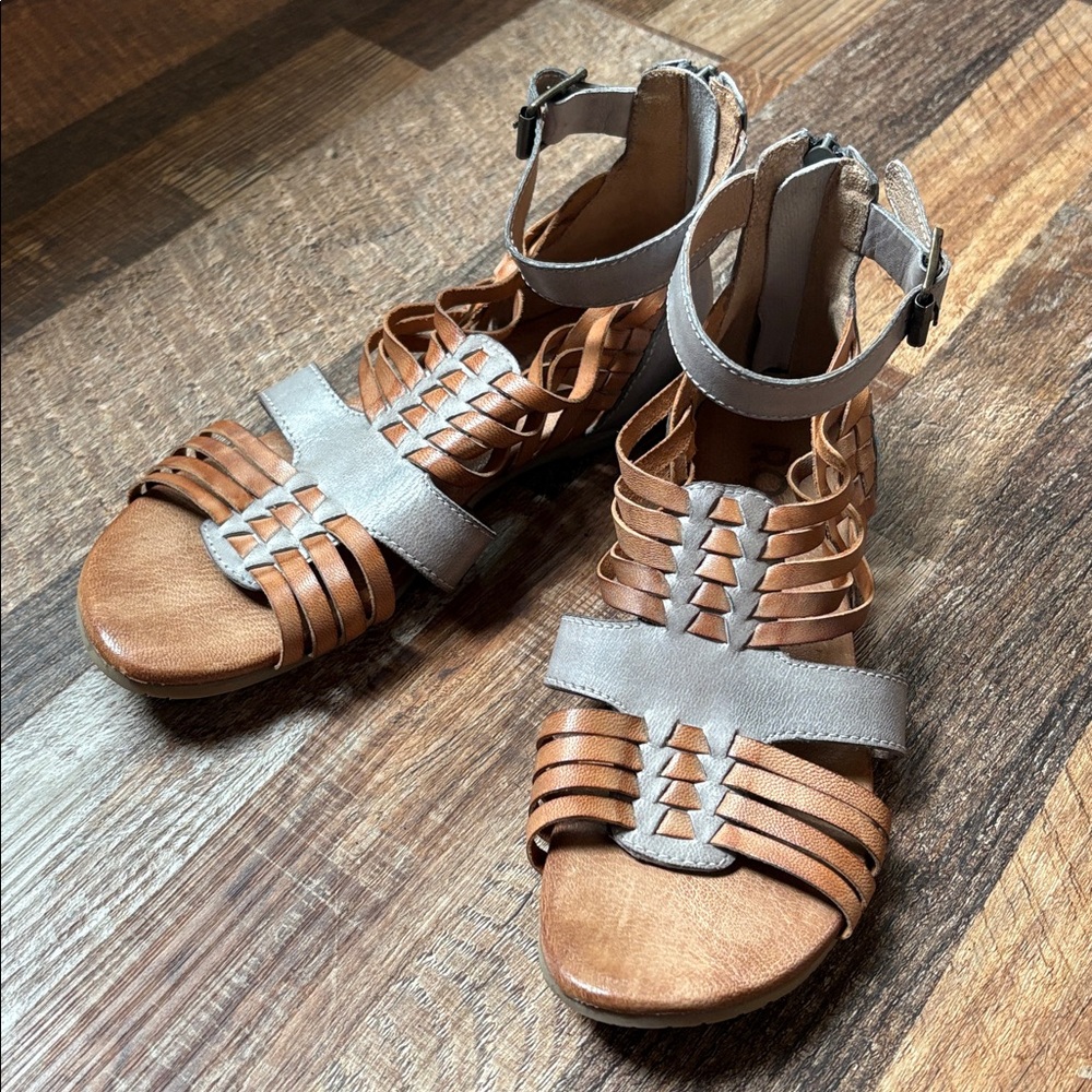 Chic Tan and Gray Strappy Sandals